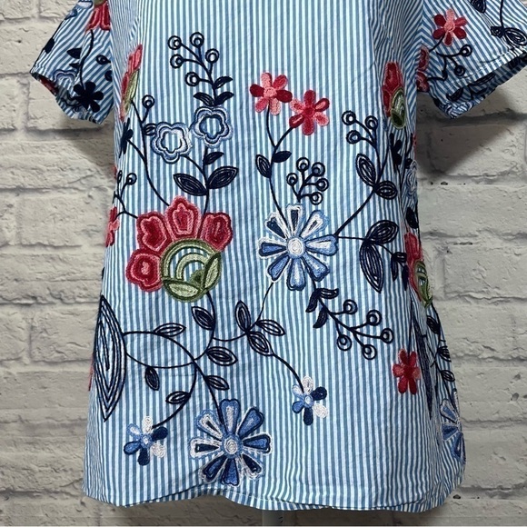 Emery Rose Pinstripe Embroidered Short Sleeve Top Size Extra Small - Picture 6 of 13